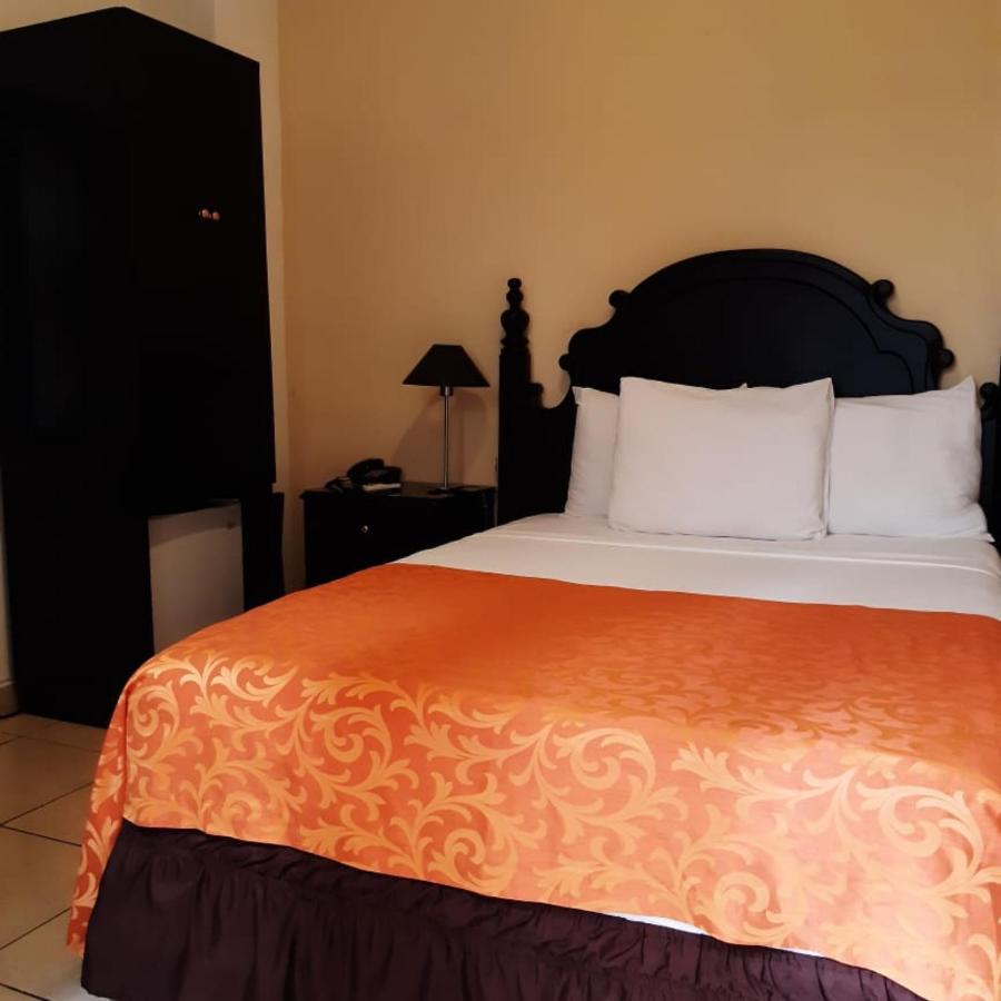 סאן סלבדור Hotel Villa Florencia Zona Rosa מראה חיצוני תמונה