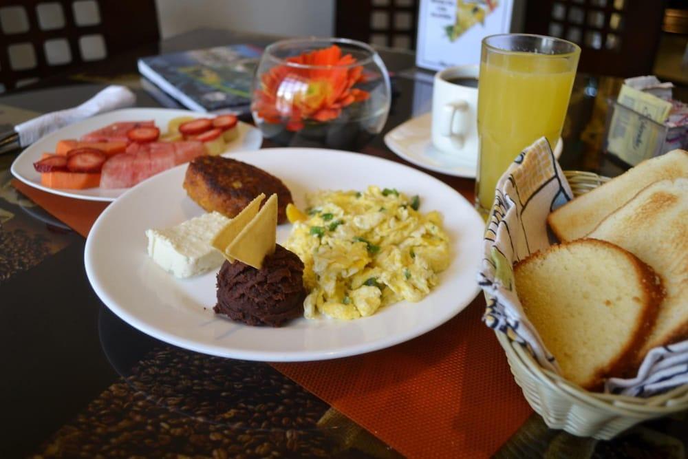 סאן סלבדור Hotel Villa Florencia Zona Rosa מראה חיצוני תמונה