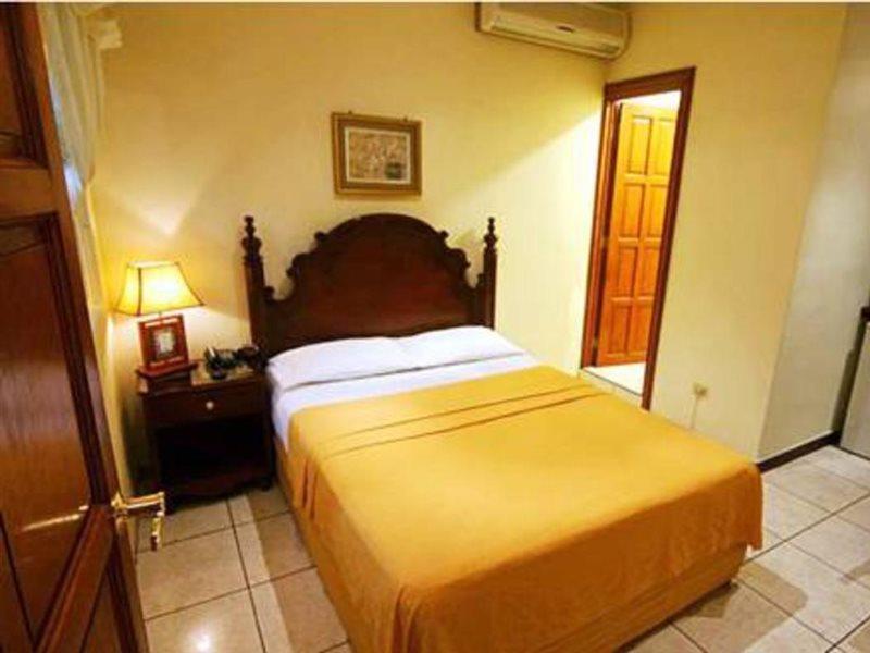סאן סלבדור Hotel Villa Florencia Zona Rosa מראה חיצוני תמונה